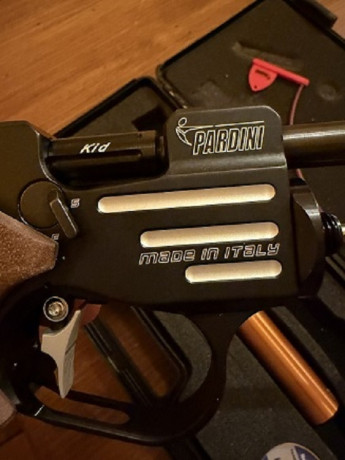 Pistola Pardini K12 Kid. Modelo de pistola de aire comprimido desarrollada expresamente para los más jóvenes. 02