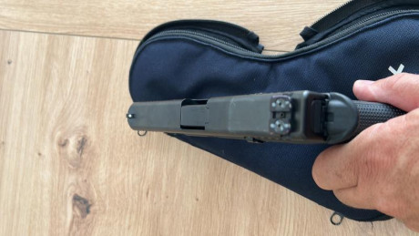 Vendo glock 17 gen 5 
3 cargadores
Desconector cambiado 
Punto rojo magnetico Cat
Guiada en F
850€ con 00