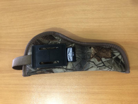  Funda para revolver: 
 - Marca: Uncle Mike's 
- Talla: 3
Revolveres de 4,5 y 6 pulgadas. 

 PRECIO: 80€ 01