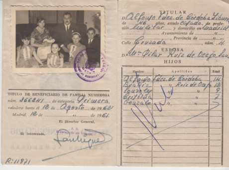  EN RECUERDO Y HOMENAJE A LOS QUE YA NO ESTÁN. 

Si pones en  GOOGLE    PASAPORTES EN LA MEMORIA   da 10