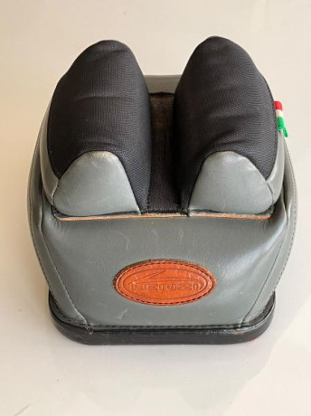 Saquete trasero Lenzi relleno de cromita, anchura de 25mm. Pesa una barbaridad!!
Portes a cargo del comprador.
Precio 00