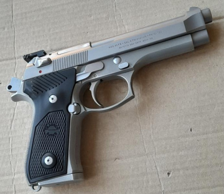 Hola, me voy retirando del tiro y vendo mi Beretta 92 FS INOX MATE italiana del 9mm parabelum con muchas 11