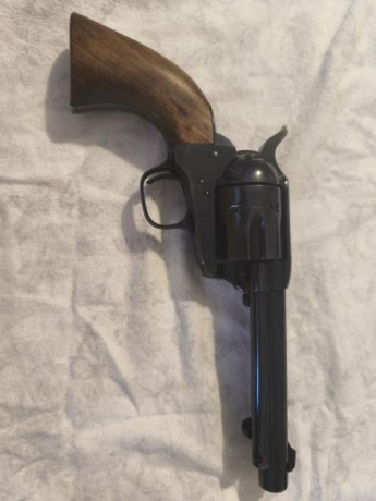 Vendo revolver Uberti Cattleman en calibre 357 Magnum /38 especial.
Se encuentra en un magnífico estado 11