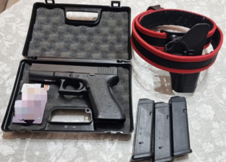 Hola, buenas a todos compañeros

Lo dicho vendo glock 17 con lo que se ve en la foto
Por falta de cupo 00