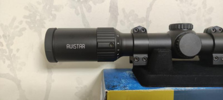 Visor Avistar,tubo de 30 ,de 3-12x56,retícula iluminada,con su caja y accesorios,anillas Warne Máxima 01