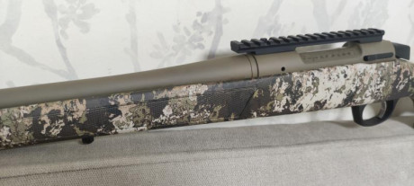 CVA CASCADE modelo wideland en patrón de camuflaje,calibre 308 ,carril picattiny ,cerrojo a 70 grados,rosca 10