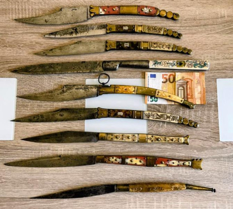 Hola. Se agradecería información sobre esta colección de navajas. Son de un amigo que las ha heredado 00