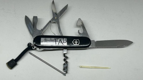 FAB Navaja multiusos Victorinox Huntsman 65 € NUEVA (Envio incluido)

 IMG_5034.JPEG 

 IMG_5033.JPEG 01