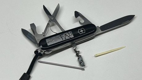 FAB Navaja multiusos Victorinox Huntsman 65 € NUEVA (Envio incluido)

 IMG_5034.JPEG 

 IMG_5033.JPEG 00