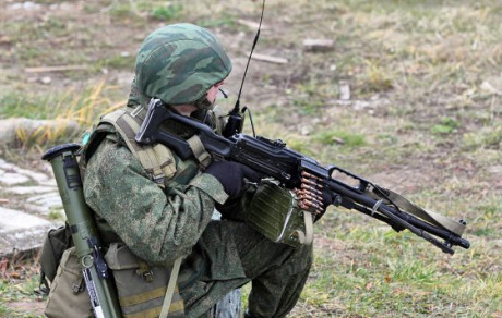 Buenas tardes.

¿Hay algún arma estandarizada o recomendada para el soldado del ejército de Tierra contra 140