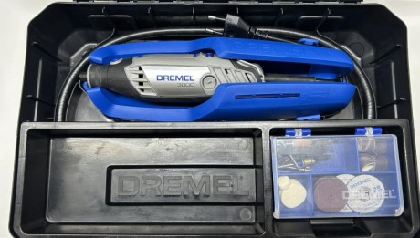 DREMEL 3000 con eje flexible y 25 piezas, NUEVO 75 € (Envio incluido), se puede entregar factura para 01