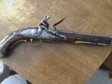 Me reitero, la Revista de armas, invento personal del General Franco, extraída del estamento militar, 80