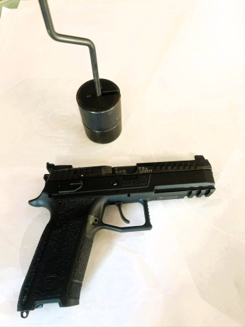 Se vende fantástica pistola CZ P-09 Nocturne, modelo Full con armazón de polímero y fibra de vidrio.
Con 80