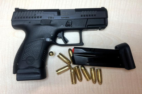 Pues eso, pongo a la venta mi caprichito, una excelente pistola muy cómoda, con 2 cargadores de 12 pero 01