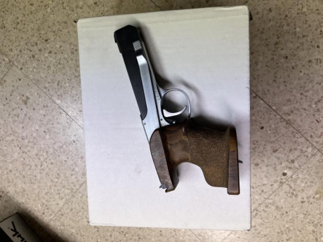 PISTOLA OLIMPIC 22 LR 1000 disparos en perfecto estado 200,00 €
tel. 600448610 00