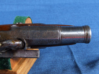 Venga a por otra , y esta creo que os va a gustar mucho . . .
Early Spanish Migulet Pistol, engraved and 02