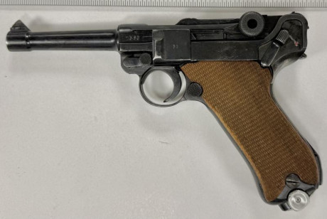 En venta Luger P08 fabricada por Mauser en 1940. Números coincidentes incluso en el cargador. 1.800€
En 02