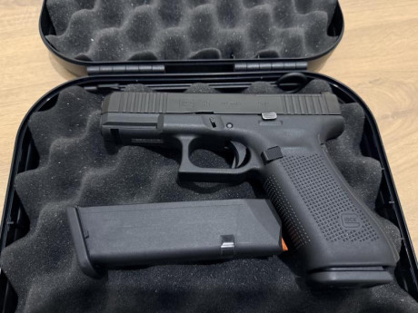 Vendo Glock 45 MOS de mi muje,  tiene poco uso, se vende con maletín miras meproligth de tritio y dos 01