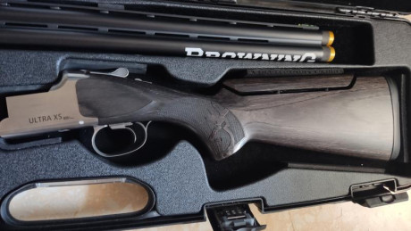 Modelo ultra xs black laminada, calibre 12.
largo de cañón 76 cms, recámara 76, ánima 18,7
en dotación 01