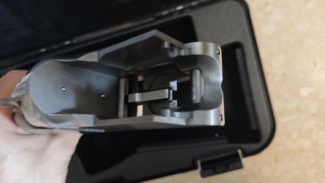 Modelo ultra xs black laminada, calibre 12.
largo de cañón 76 cms, recámara 76, ánima 18,7
en dotación 11
