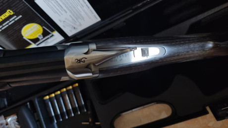 Modelo ultra xs black laminada, calibre 12.
largo de cañón 76 cms, recámara 76, ánima 18,7
en dotación 10