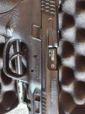 Umarex Smit Wesson MP9
Cal .43
7 joules
Viene con dos cargadores (uno para areglar) , bolas de goma i 02