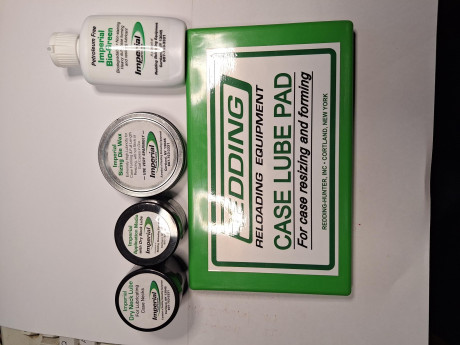 Se vende KIT LUBRICANTE IMPERIAL compuesto por:
Cera, grafito, esferas cerámicas, lubricante para almohadilla 01