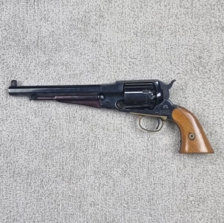 Vendo Revolver Santa Barbara por llevar 7 años en el armero. Pocos disparos y bien cuidado. Tiene el punto 01