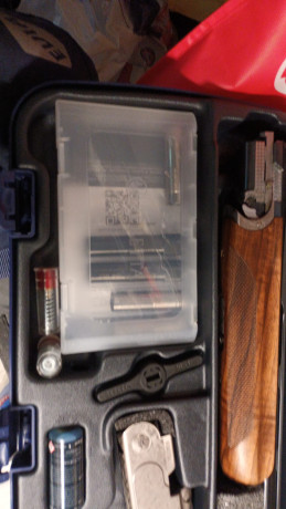Nueva , a estrenar  , ha pegado una caja de cartuchos 
En Madrid , 1700 euros 02