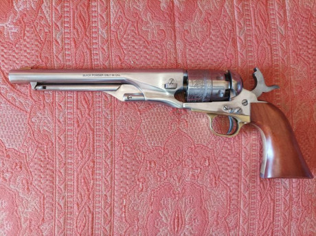 Buenas a todos.
Vendo revolver Pietta Colt 1860 Army Old Silver.
El revólver lo compré nuevo hace dos 00
