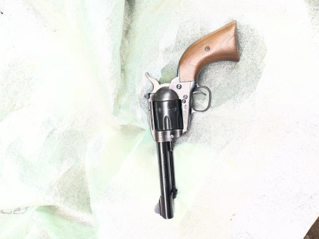 Calibre 357 Magnum, 
perfecto estado
se encuentra en Fraga (Huesca)
2500 disparos aproximadamente
precio 00