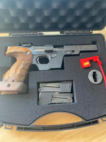 Pistola Walther GSP cal.32, cacha M. Se puede cambiar también a cañón Cal.22
Precio 800 €. Soy de la provincia 00