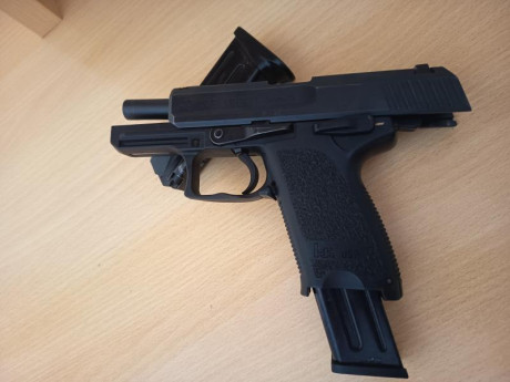 se vende por no usar tiene muy pocos disparos zona de Valencia guiada en F pistola y dos cargadores 400€ 00