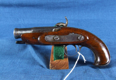 Venga a por otra , y esta creo que os va a gustar mucho . . .
Early Spanish Migulet Pistol, engraved and 11