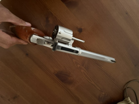 Vendo Revolver SMITH WESSON TARGET CHAMPION 357,por no usar en perfecto estado con su estuche original
jpablo@malagasur-rent.com
678615227
950€ 02