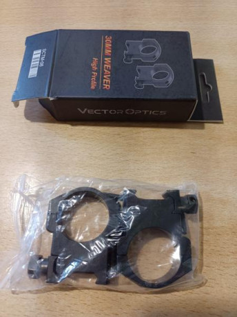 Vendo anillas Vector 30 mm, altas, para carril Weaver. Nunca instaladas, iban con el visor, pero mi carabina 00
