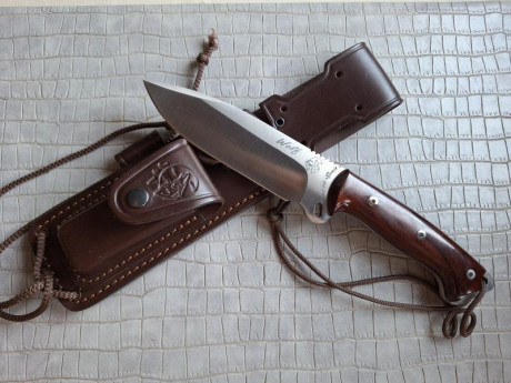 Buenas tardes compañeros,

Pongo a la venta estos cuchillos y navajas en perfecto estado

Portes dentro 20
