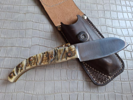 Buenas tardes compañeros,

Pongo a la venta estos cuchillos y navajas en perfecto estado

Portes dentro 50