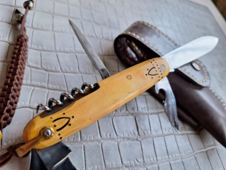 Buenas tardes compañeros,

Pongo a la venta estos cuchillos y navajas en perfecto estado

Portes dentro 140