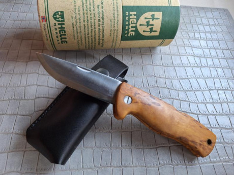 Buenas tardes compañeros,

Pongo a la venta estos cuchillos y navajas en perfecto estado

Portes dentro 161