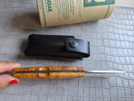 Buenas tardes compañeros,

Pongo a la venta estos cuchillos y navajas en perfecto estado

Portes dentro 160
