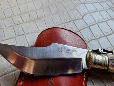 Buenas tardes compañeros,

Pongo a la venta estos cuchillos y navajas en perfecto estado

Portes dentro 01