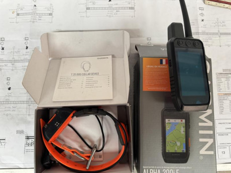 Conjunto de mando Garmin Alpha 200i mas 1 collar Garmin Alpha T20 con sus respectivos cargadores, el mando 01