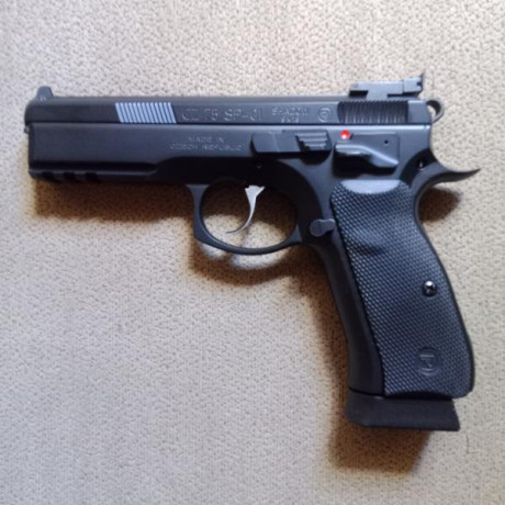 Se vende pist0la CZ 75 SP-01 Shadow 1  su predio 900 euros con el envio el arma viene con 3 cargadores 00