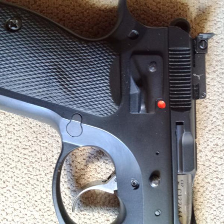 Se vende pist0la CZ 75 SP-01 Shadow 1  su predio 900 euros con el envio el arma viene con 3 cargadores 12