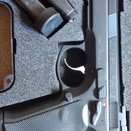 Se vende pist0la CZ 75 SP-01 Shadow 1  su predio 900 euros con el envio el arma viene con 3 cargadores 22
