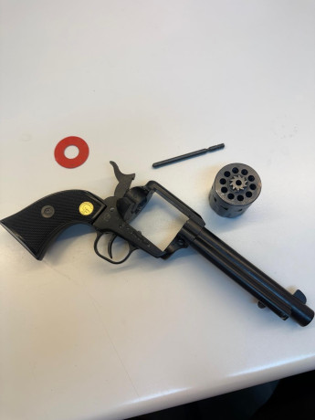 Vendo revolver Chiappa vaquero SAA-22 de 10 balas guiado en F pero con certificado BOPE para poder guiar 01