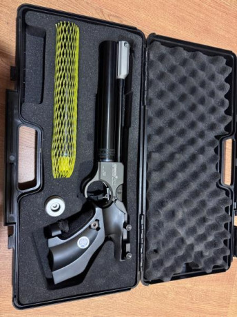 Vendo Hammerli AP 40, en perfecto estado, le hice una revisión en Ibergrips a finales de año. 
Dos bombonas. 00