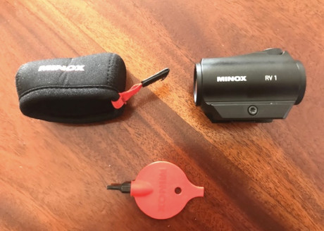 Se ofrece un MINOX RV1 nuevo punto rojo, comprado para una carabina que al final no compre. 
Su PVP 337€ 01