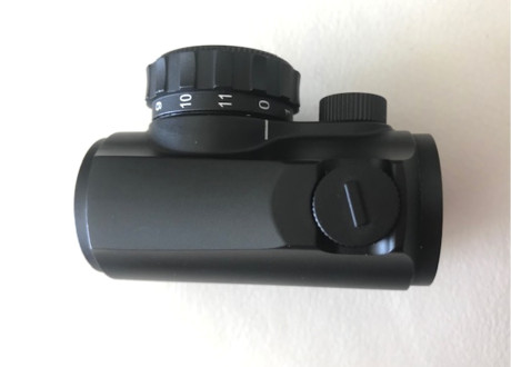 Se ofrece un MINOX RV1 nuevo punto rojo, comprado para una carabina que al final no compre. 
Su PVP 337€ 10